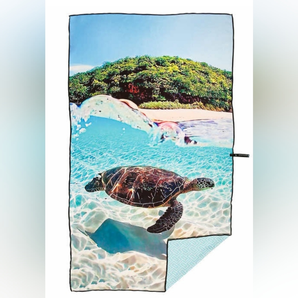 Whitley Willows Beach TOWEL Microfiber  35' x70'  Turtle Underwater